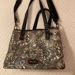 Like new. 4 compartments. with 2 straps,1 removable adjustable strap